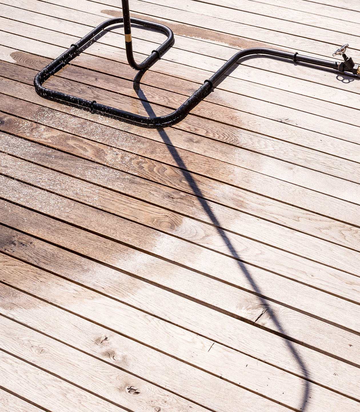 The Gartendusche installed on a terrace